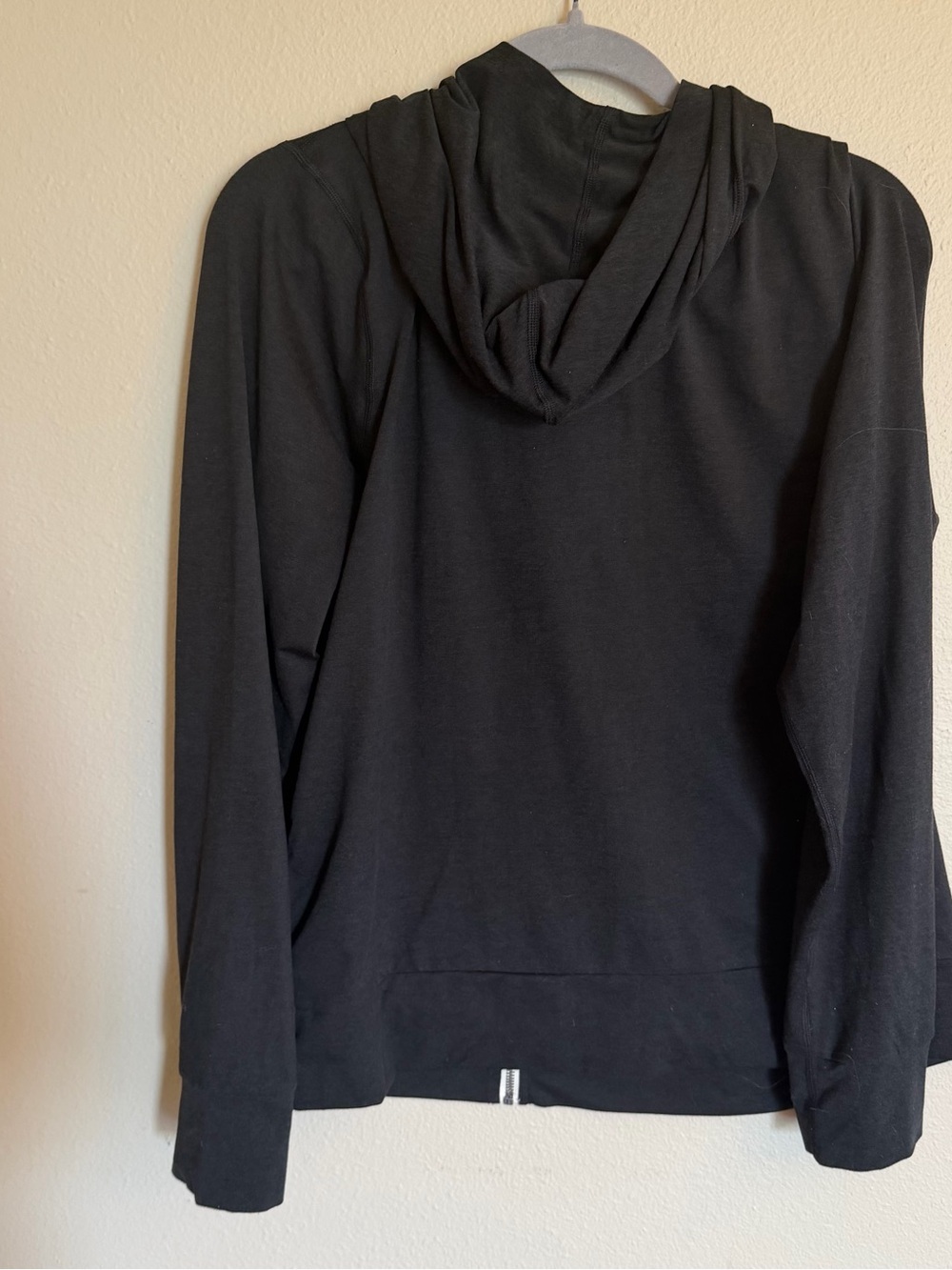 Women’s Size XL- Vuori Black Zip Hoodie with White Drawstrings - Picture 4 of 8